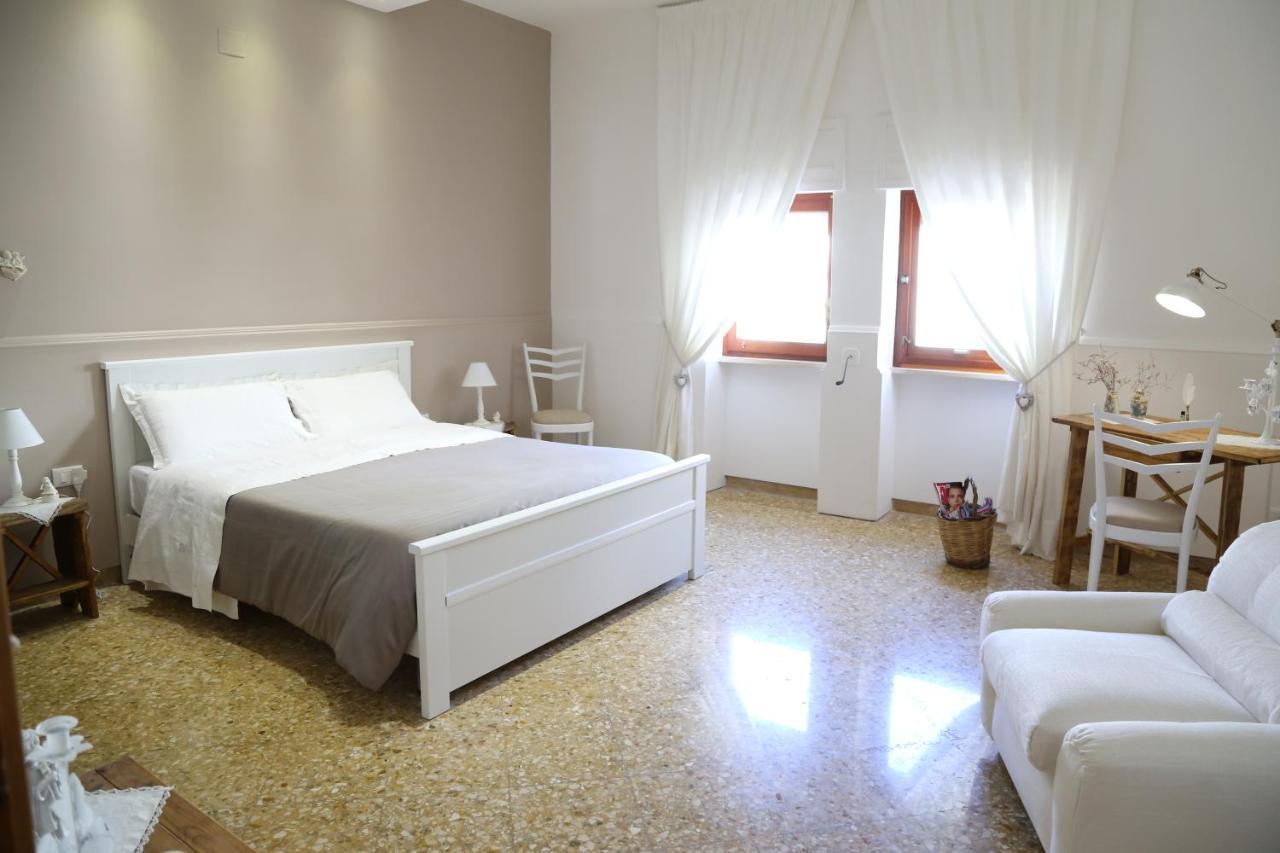 Viro House Bed & Breakfast Squinzano Exterior photo